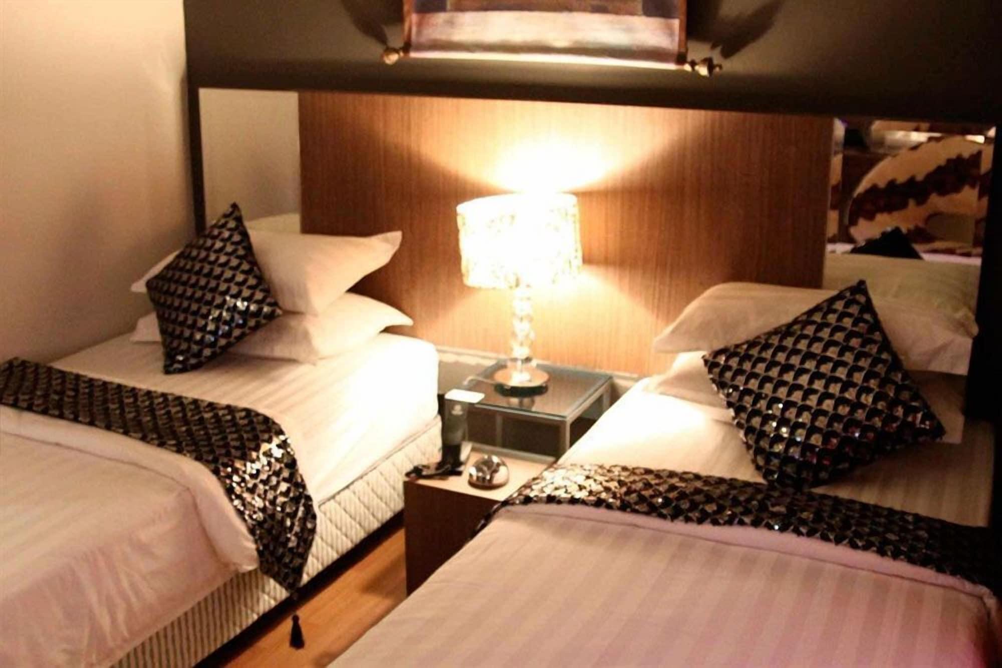 Arenaa Deluxe Hotel Малакка Экстерьер фото