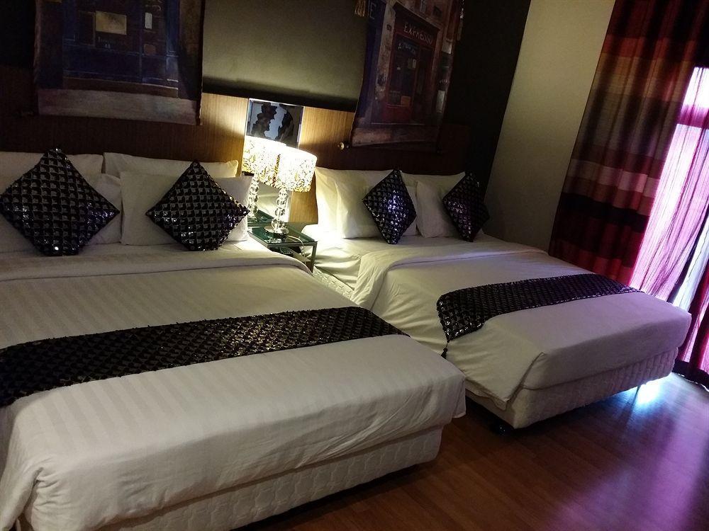 Arenaa Deluxe Hotel Малакка Экстерьер фото