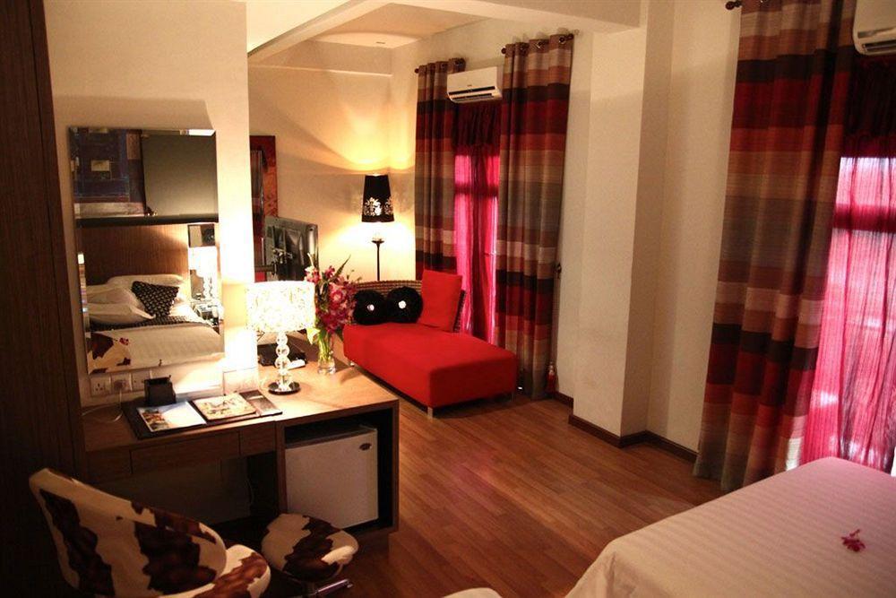 Arenaa Deluxe Hotel Малакка Экстерьер фото