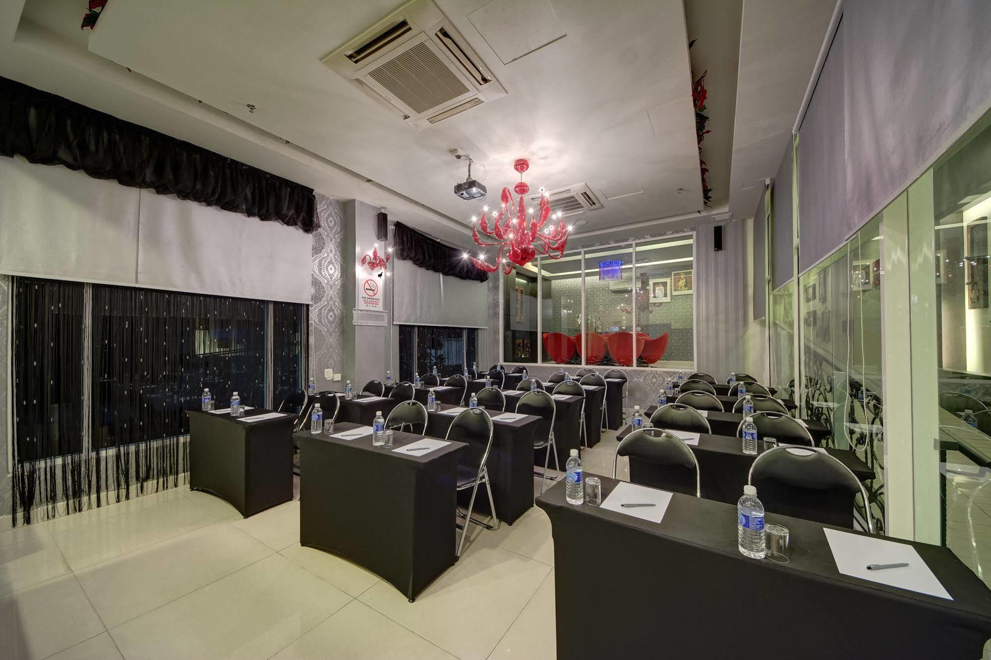 Arenaa Deluxe Hotel Малакка Экстерьер фото