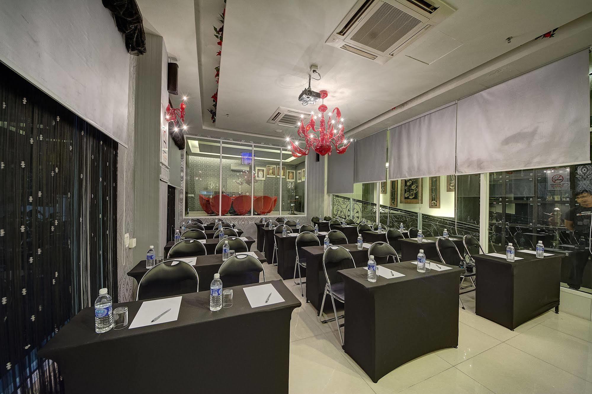 Arenaa Deluxe Hotel Малакка Экстерьер фото